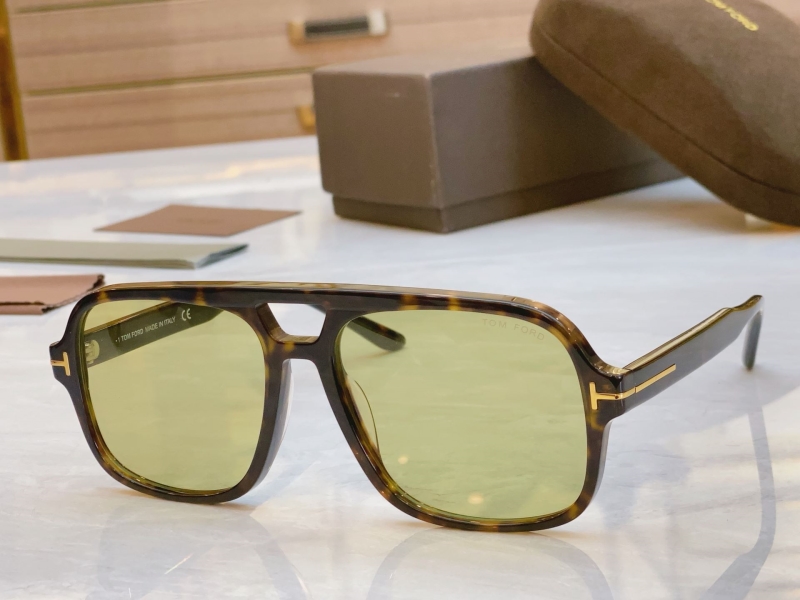 TOM FORD
